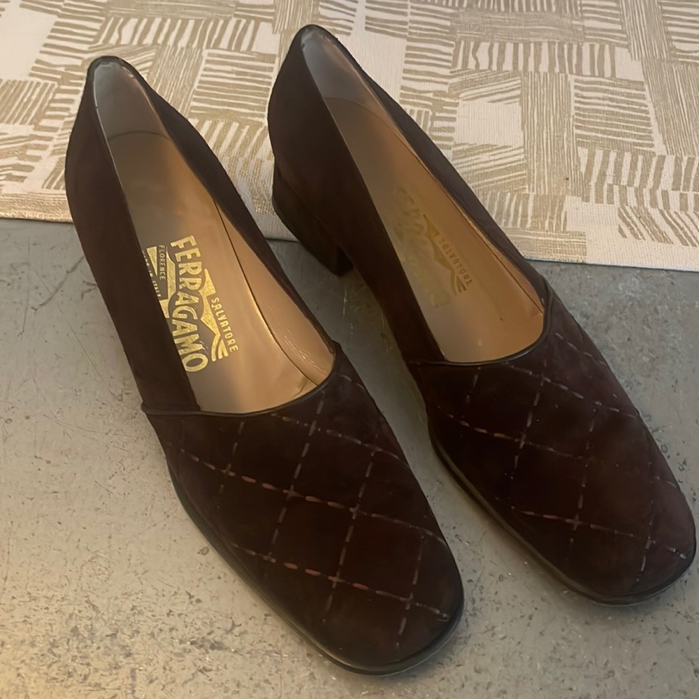 Salvatore Ferragamo Women’s Brown Suede Pumps 🌼🌼